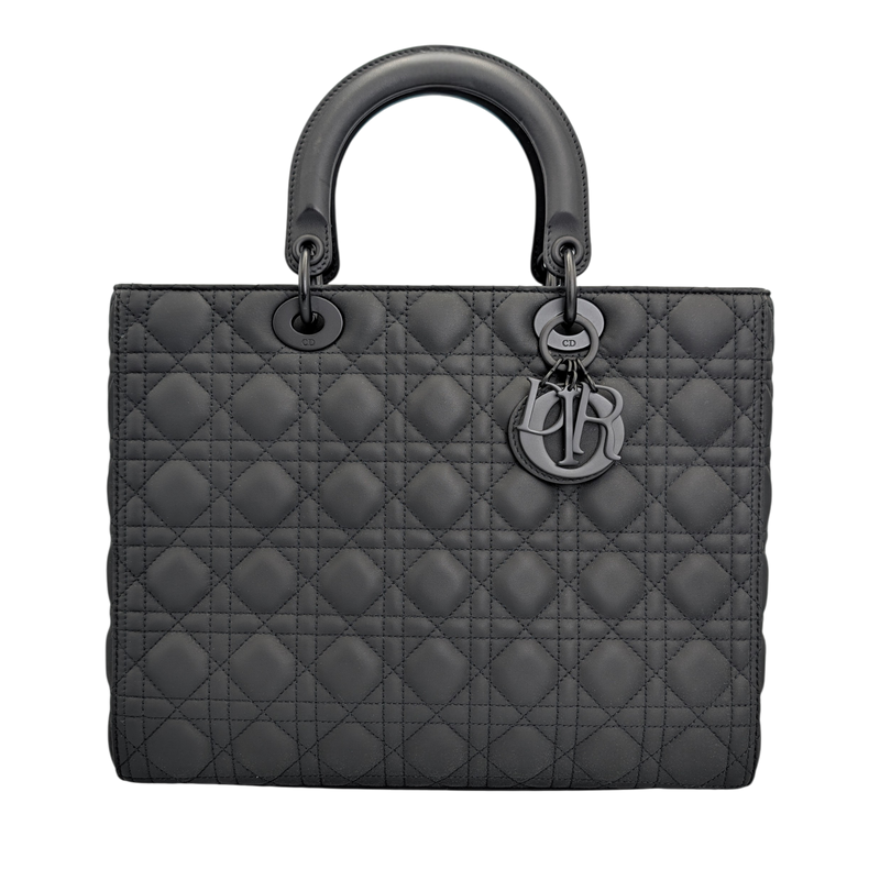 Secondhandbags AG Lady Dior Tasche in mattem Schwarz mit Cannage-Steppmuster und ikonischen Dior-Charms