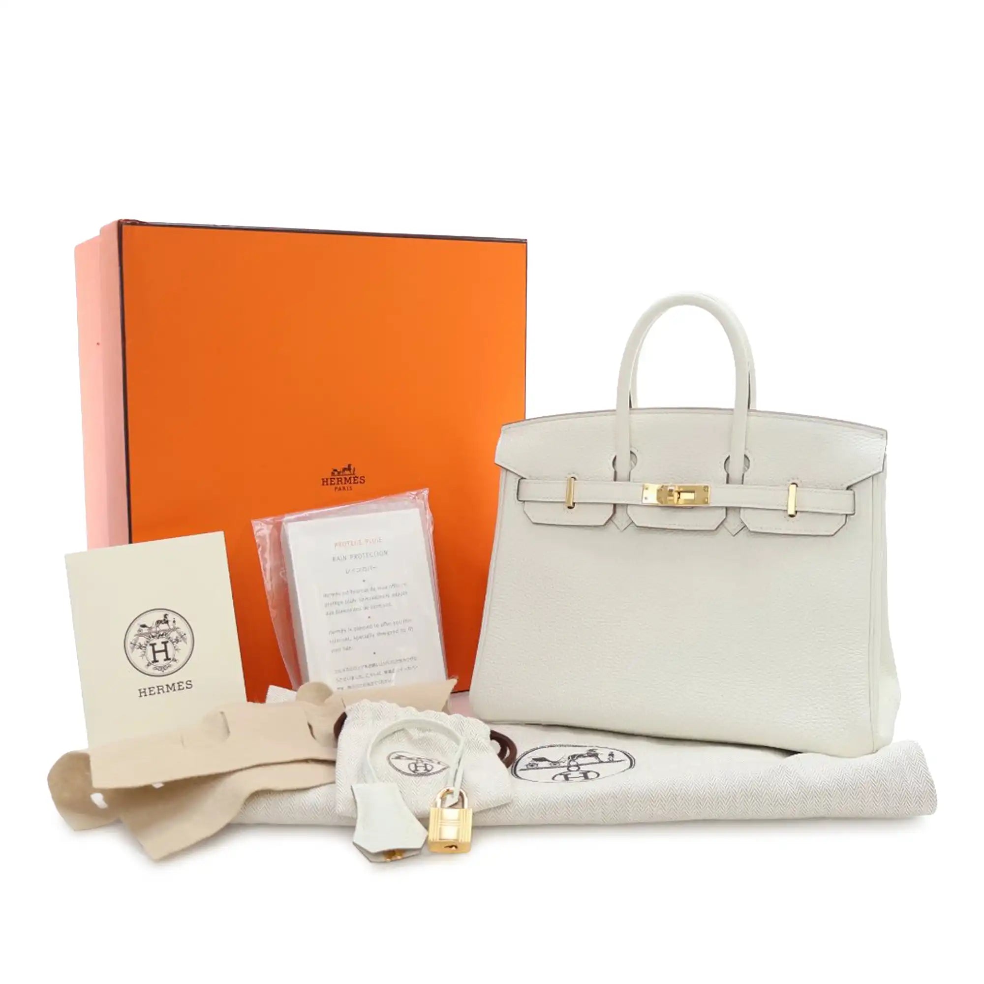 <h1>The art of elegance: The timeless beauty of the Signature Collection handbag</h1>