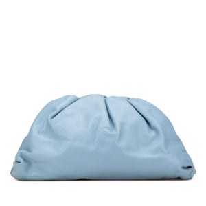 <h1>Die Renaissance der Handwerkskunst: Bottega Veneta's The Pouch Clutch in Himmelblau</h1>