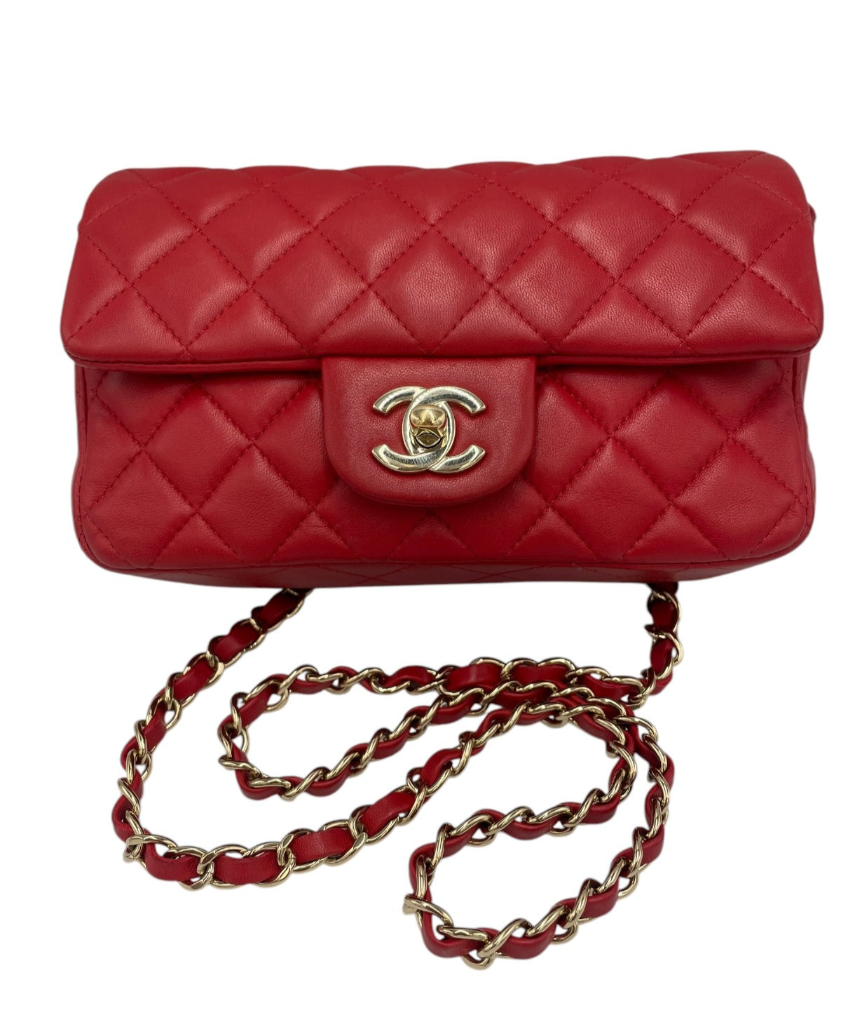 <h1>Das Rote Juwel: Chanel Classic Double Flap in Feuerrotem Lammleder mit Goldakzenten</h1>