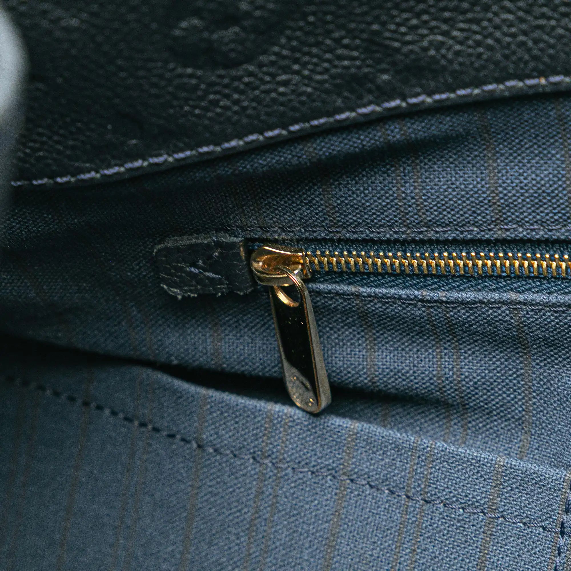 Louis Vuitton Artsy MM Blue Monogram Empreinte