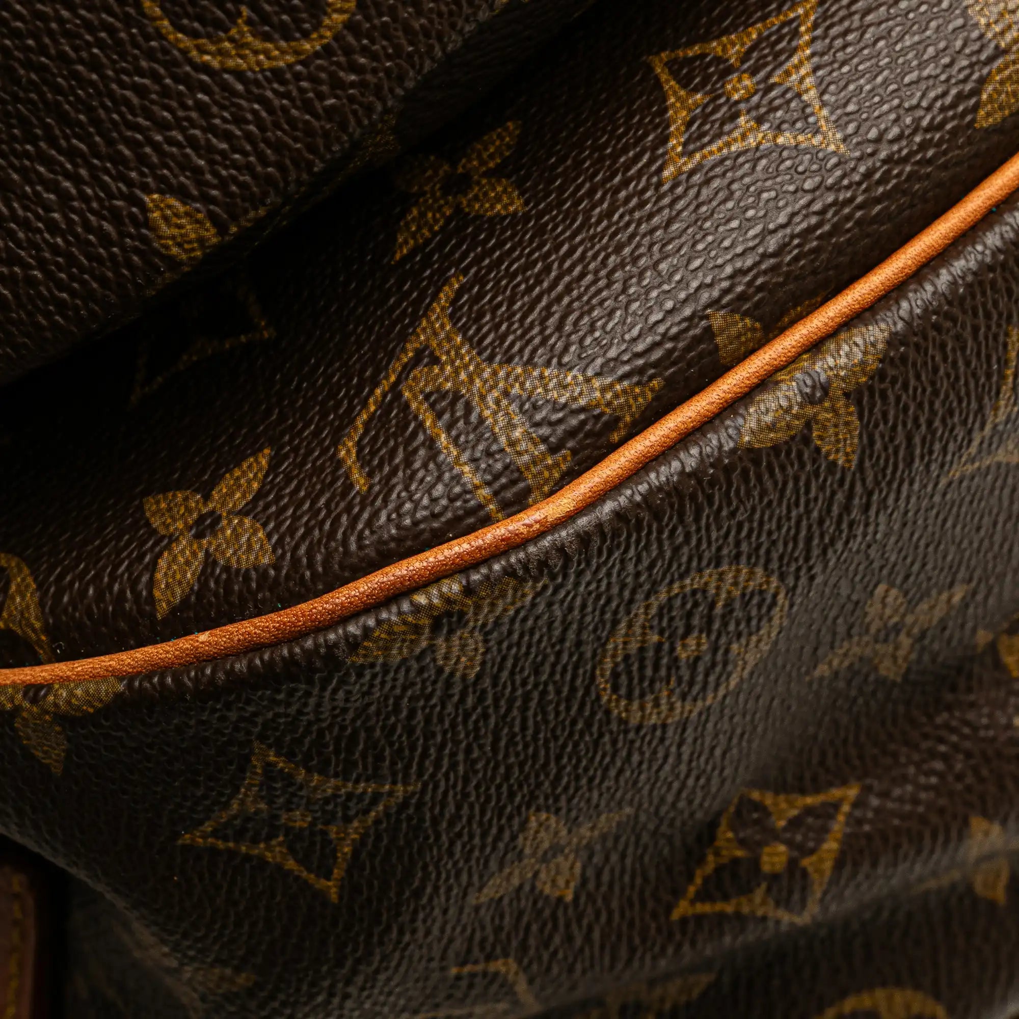 Louis Vuitton Saumur 43 Monogram Canvas