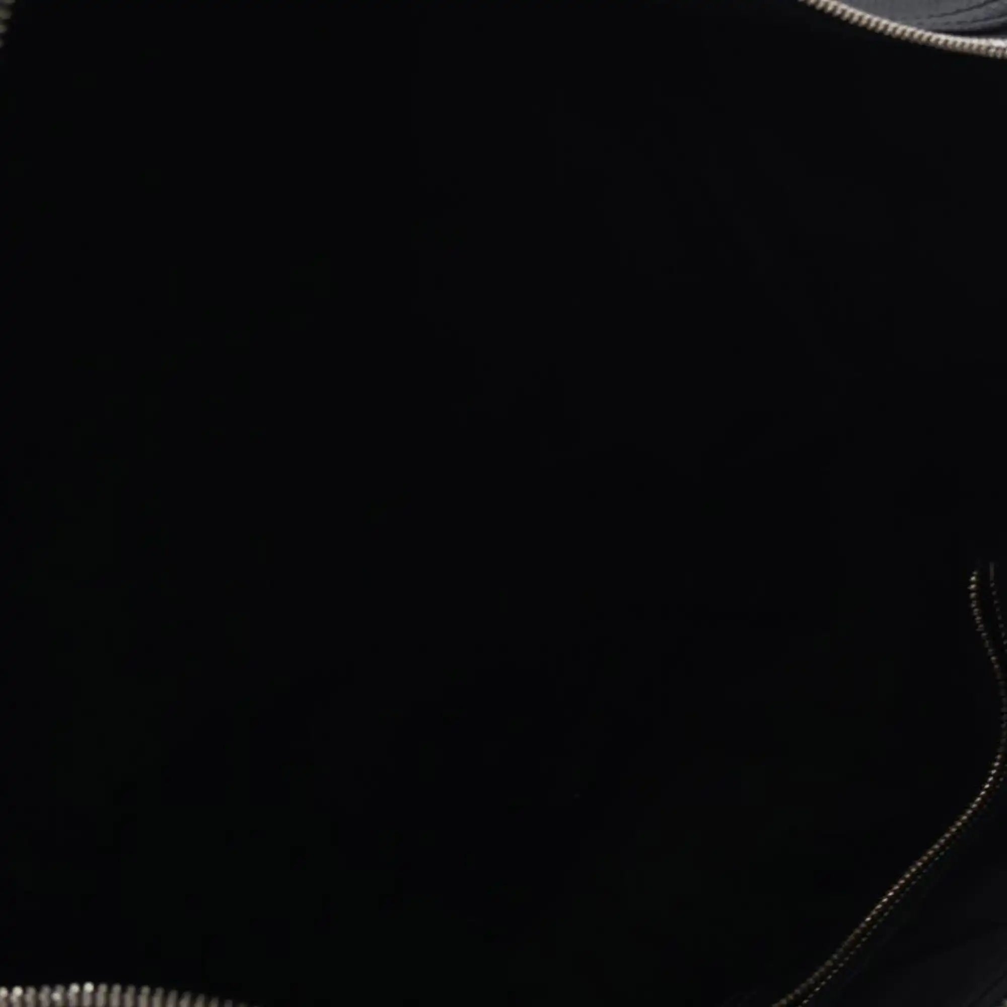 Louis Vuitton Keepall 50 Bandoulière Black Taigarama