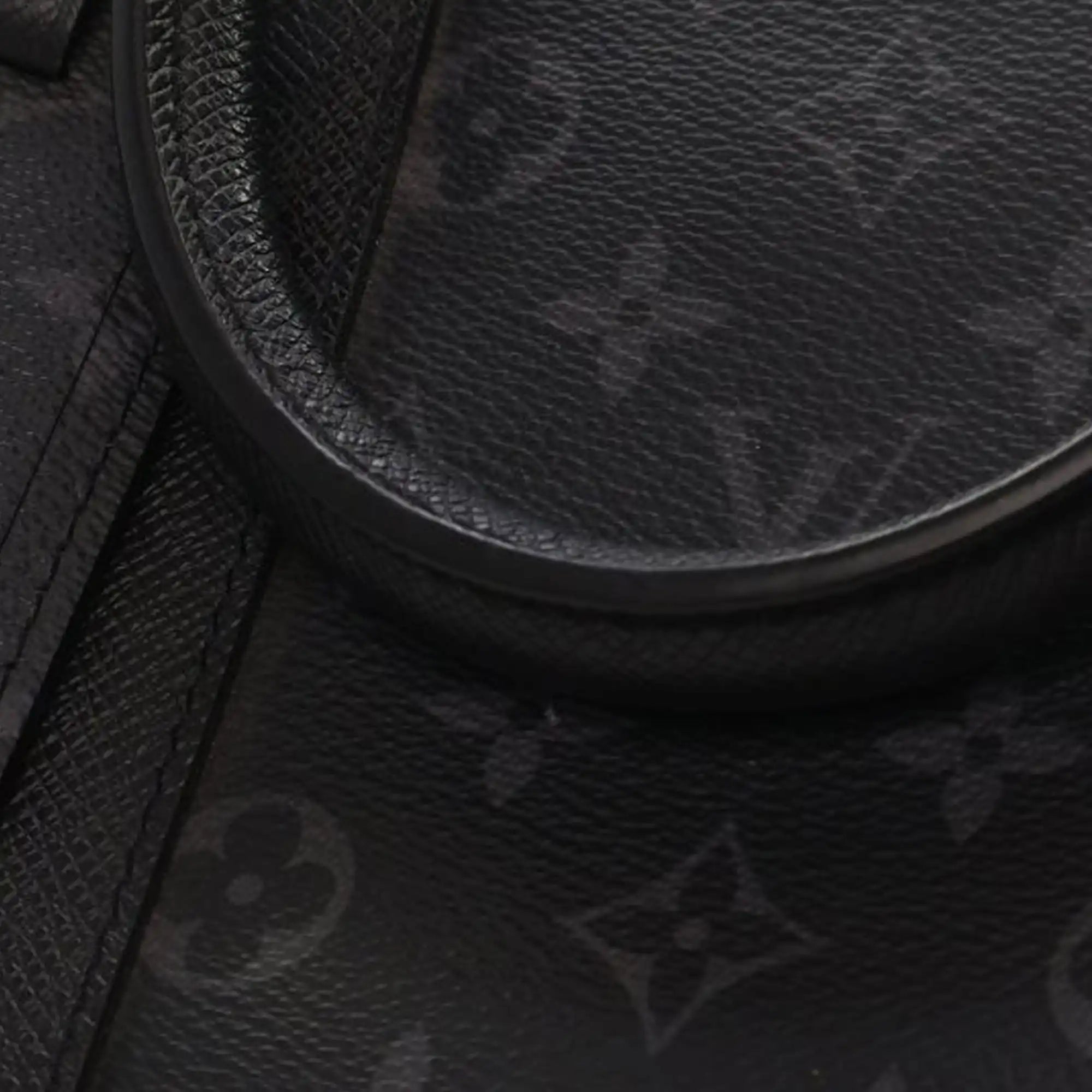 Louis Vuitton Keepall 50 Bandoulière Black Taigarama