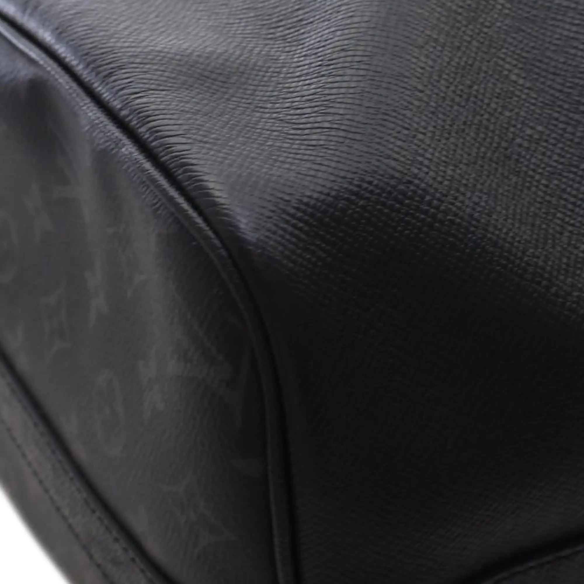 Louis Vuitton Keepall 50 Bandoulière Black Taigarama