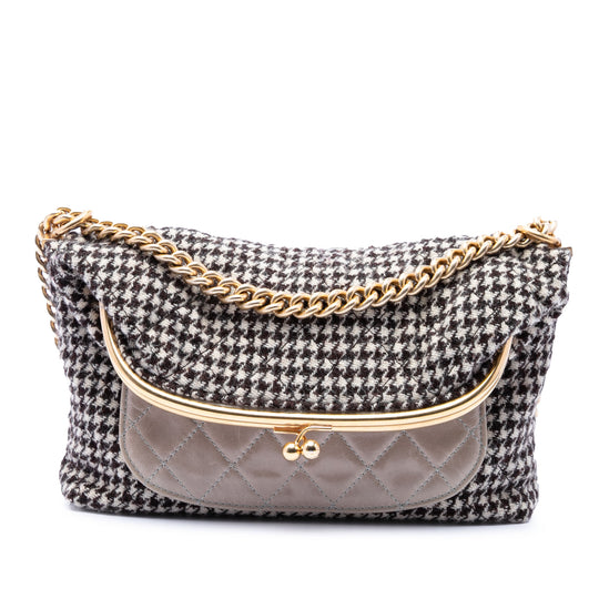 Chanel Kisslock Quilted Houndstooth Fold Over Medium Black Tweed Calfskin