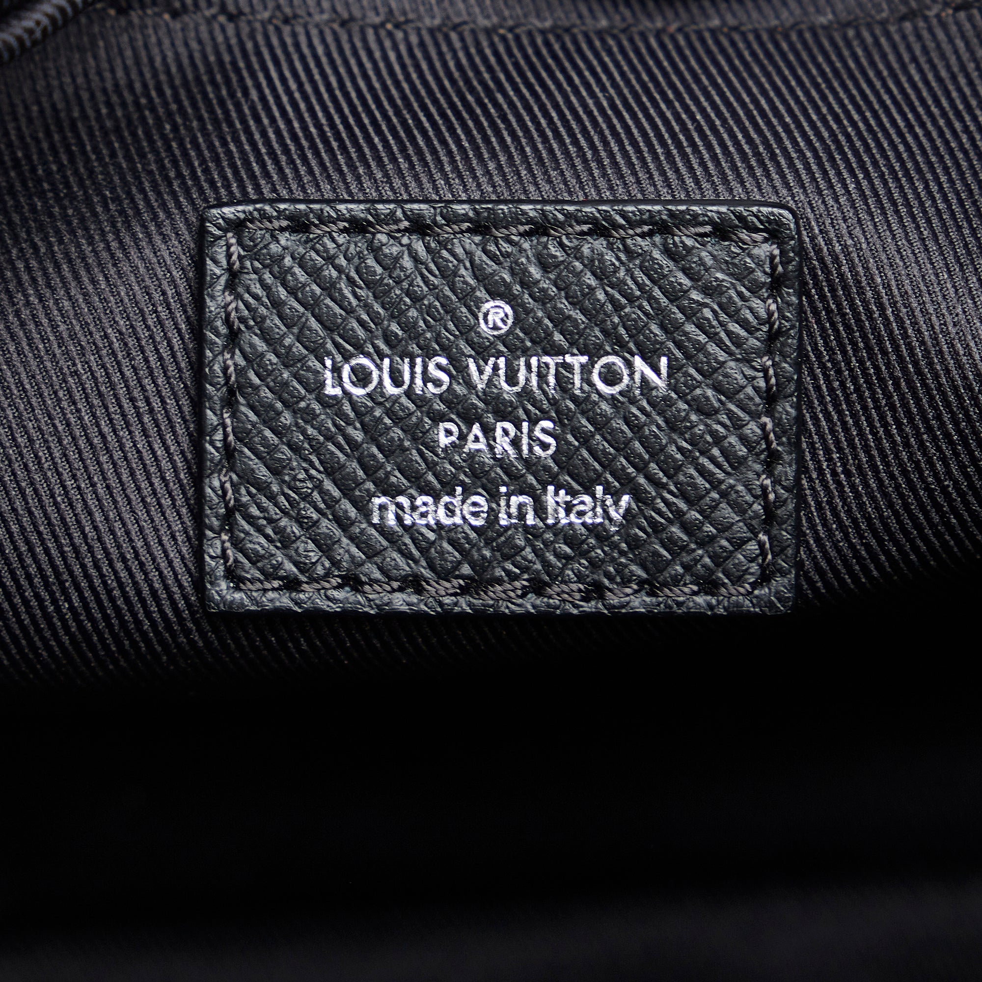 LOUIS VUITTON Mens Black Taiga Outdoor Messenger Bag - ShopperBoard