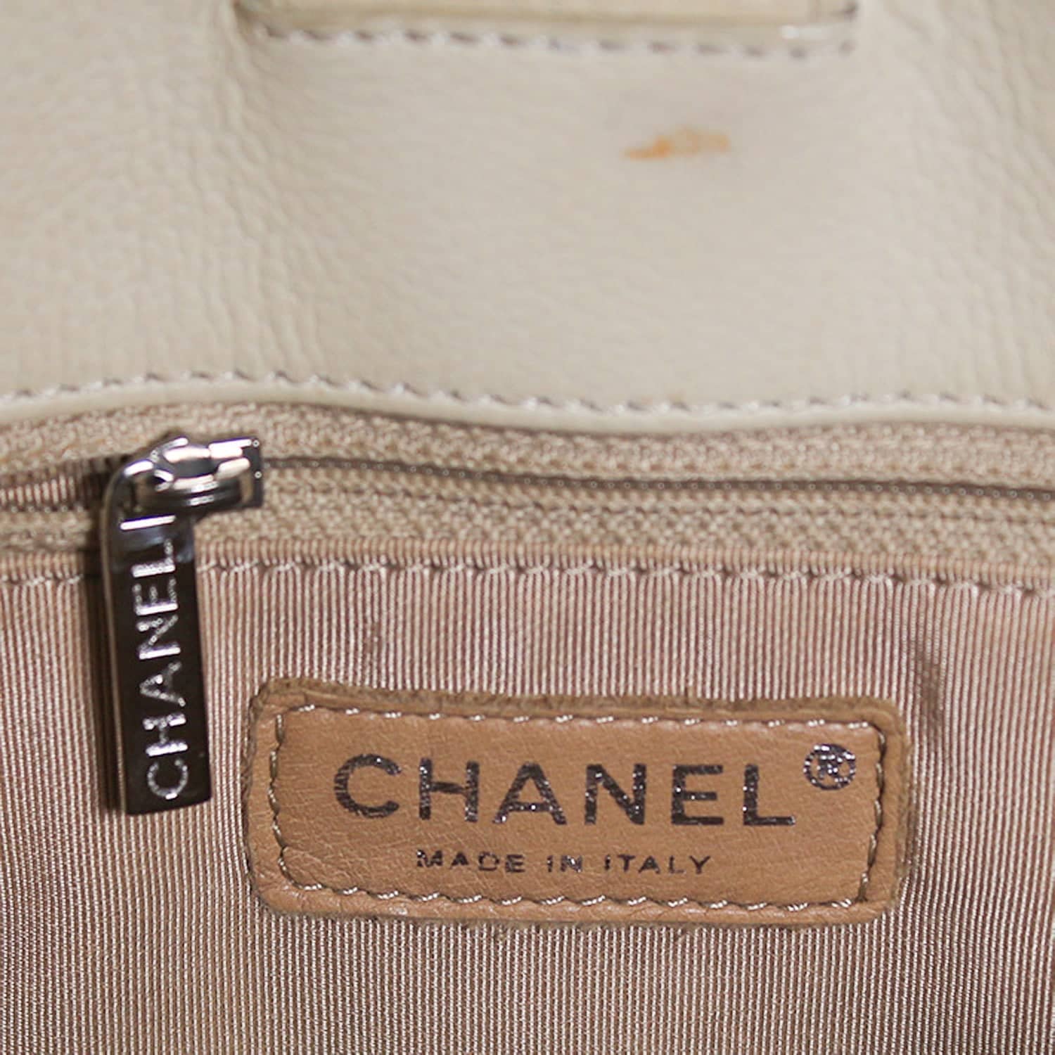 Chanel PST Beige Caviar Silver - Secondhandbags AG